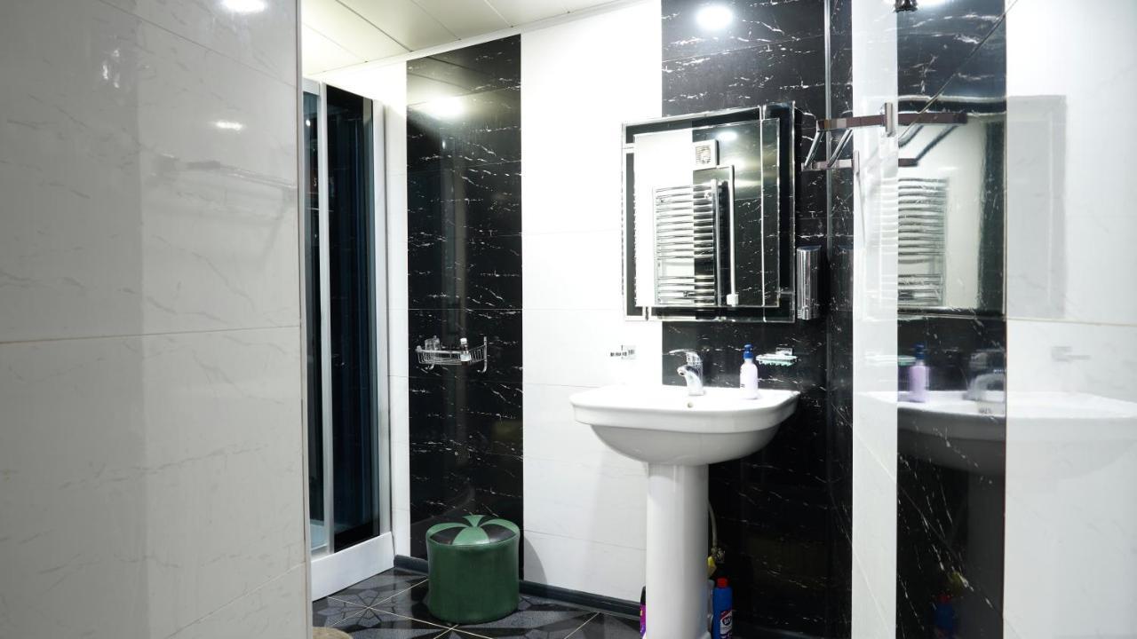 Apartment Shafi 8 Tbilisi Buitenkant foto